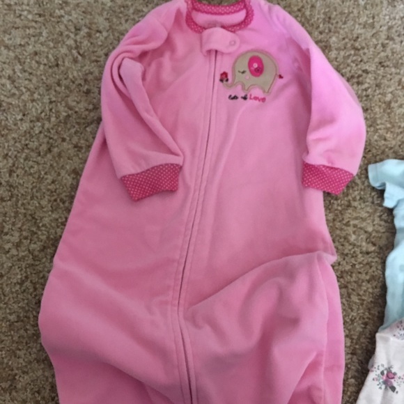 Adorable little girls jammies - Picture 4 of 7